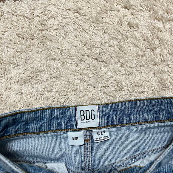 Urban Outfitters BDG Size 24 Light Wash Distressed High Rise Mom Jeans - Picture 6 of 7